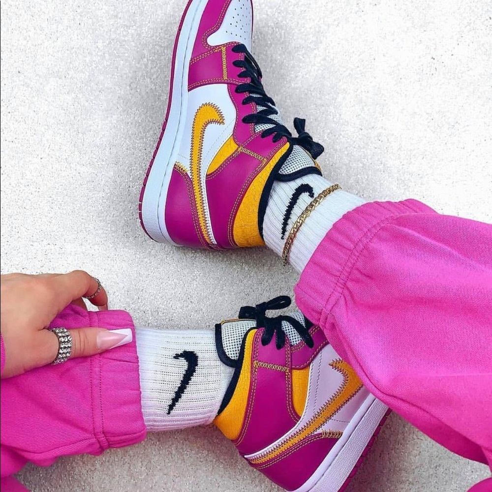 Nike Air Jordan 1 Mid "Dia De Muertos - Picture 2 of 6
